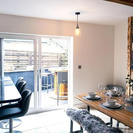 4 Bedroom - Sleep 9 Home In Cheadle Staffordshire - Alton Towers Polar Express Dimmingsdale Peak District Trentham Gardens Water World Esterno foto