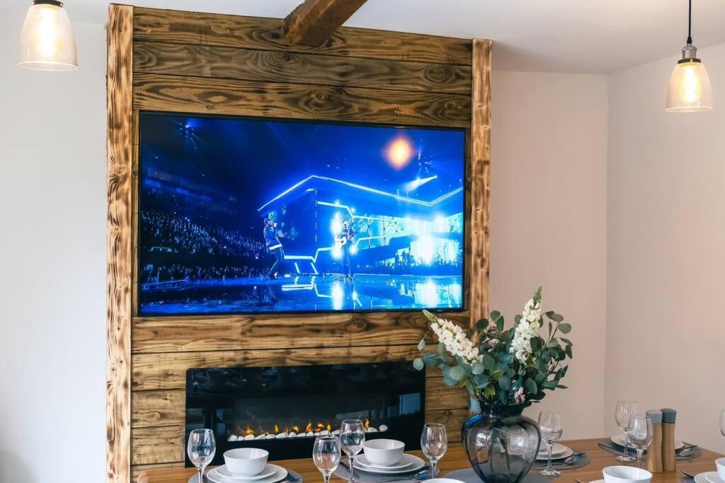 4 Bedroom - Sleep 9 Home In Cheadle Staffordshire - Alton Towers Polar Express Dimmingsdale Peak District Trentham Gardens Water World Esterno foto