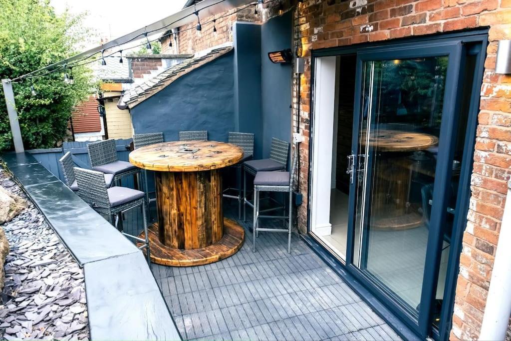 4 Bedroom - Sleep 9 Home In Cheadle Staffordshire - Alton Towers Polar Express Dimmingsdale Peak District Trentham Gardens Water World Esterno foto