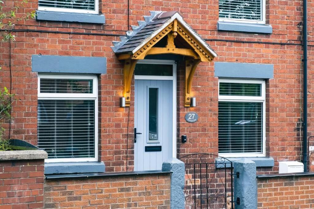 4 Bedroom - Sleep 9 Home In Cheadle Staffordshire - Alton Towers Polar Express Dimmingsdale Peak District Trentham Gardens Water World Esterno foto