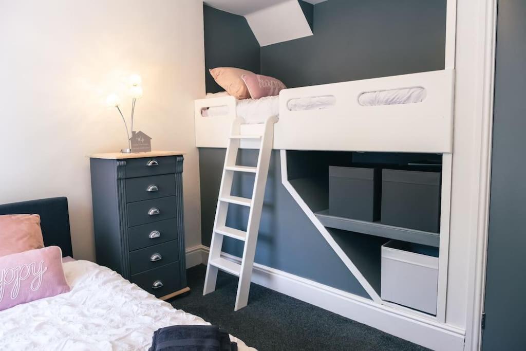 4 Bedroom - Sleep 9 Home In Cheadle Staffordshire - Alton Towers Polar Express Dimmingsdale Peak District Trentham Gardens Water World Esterno foto