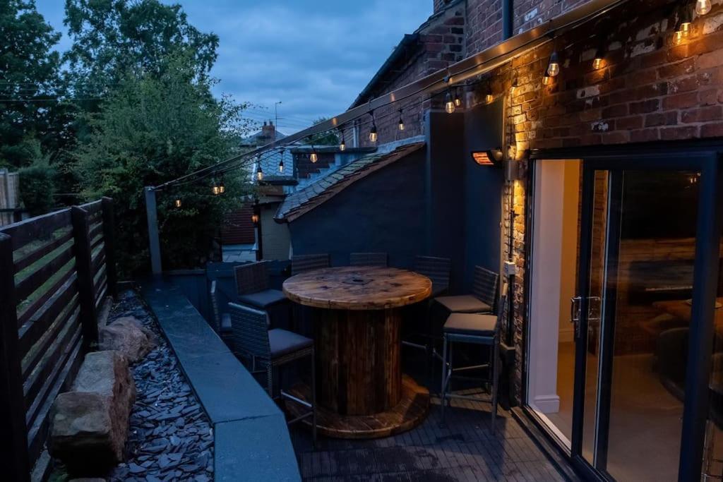 4 Bedroom - Sleep 9 Home In Cheadle Staffordshire - Alton Towers Polar Express Dimmingsdale Peak District Trentham Gardens Water World Esterno foto