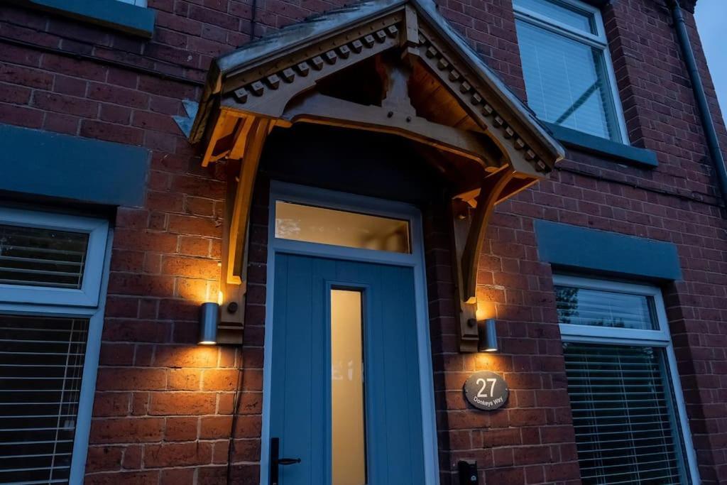 4 Bedroom - Sleep 9 Home In Cheadle Staffordshire - Alton Towers Polar Express Dimmingsdale Peak District Trentham Gardens Water World Esterno foto